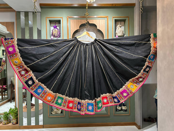 16 Meter Black Butta Chaniya